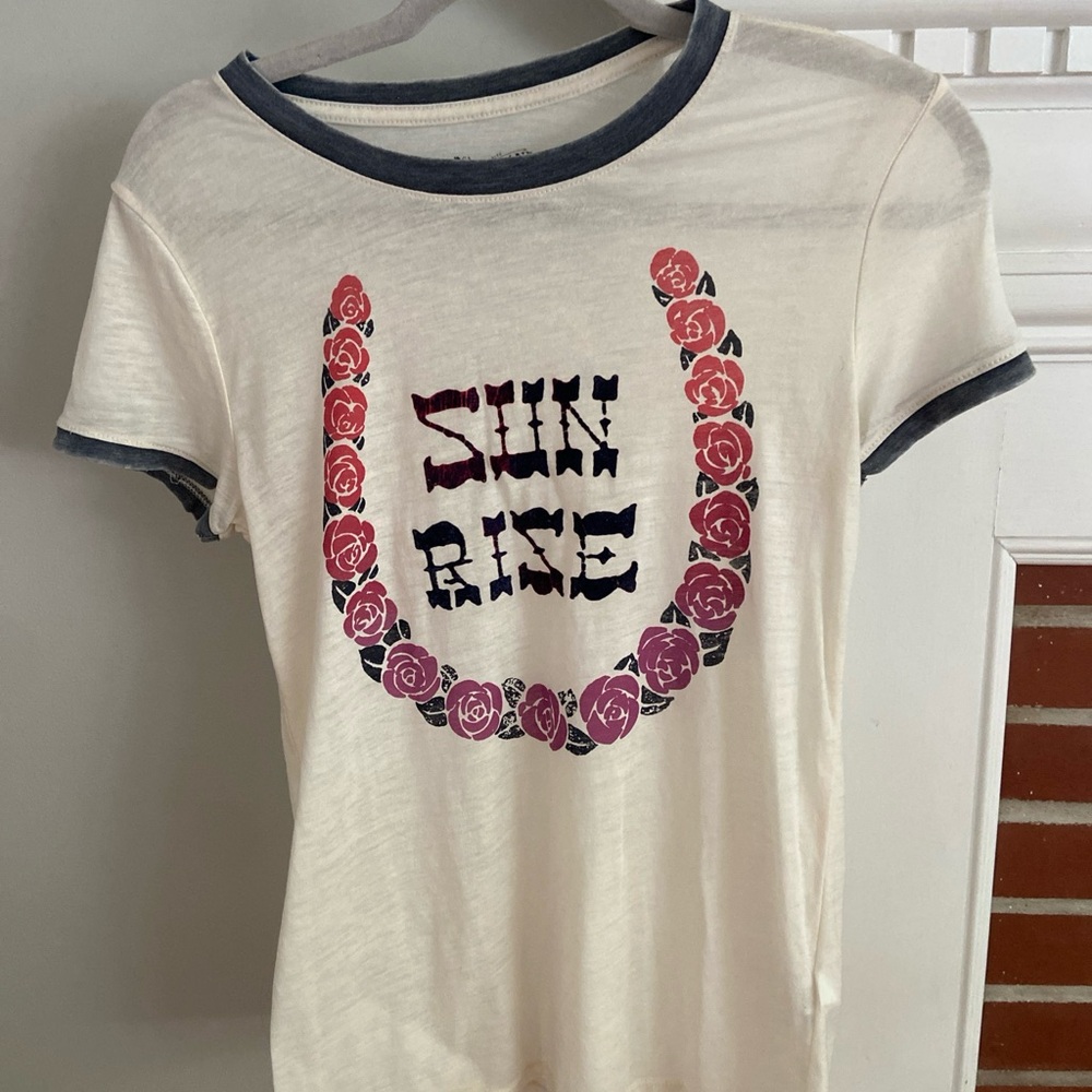 Lucky Brand Cream Graphic Tee with Floral horseshoe Size S